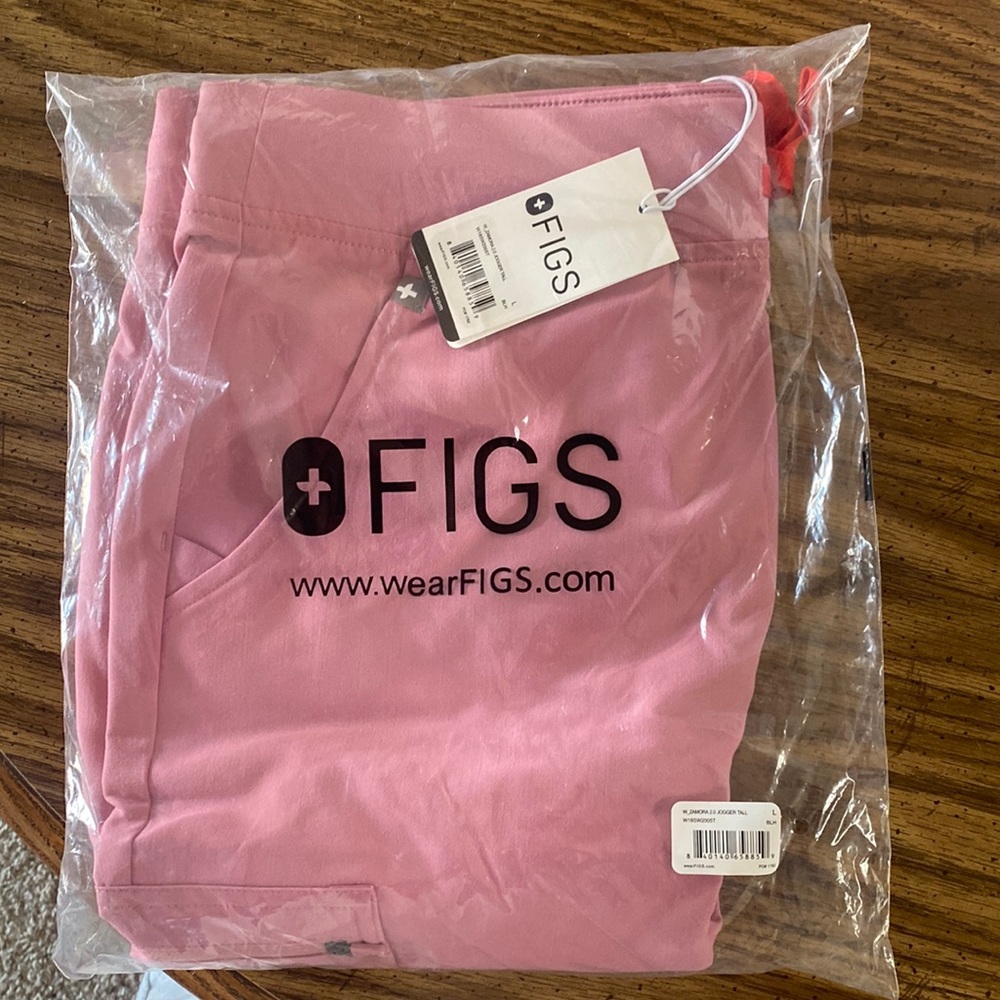 NWT figs Zamora chalk pink